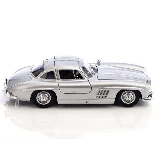 Modellino auto 1:24 300 SL W198 Gullwing argento Original Mercedes-Benz | B66056163