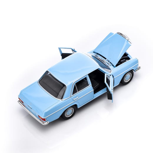 Voiture miniature 1:24 W115 220/8 bleu clair Original Mercedes-Benz | B66057955