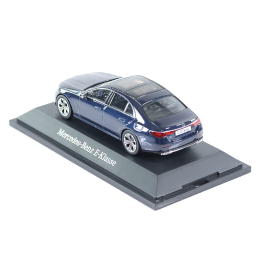 Voiture miniature 1:43 Classe E W214 bleu nautique original Mercedes-Benz | B66961117