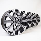 Set di cerchi da 18 pollici EQA H243 ruota a 10 razze tornita lucida nero Original Mercedes-Benz