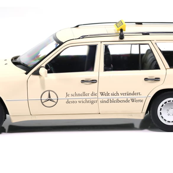 1:18 Modellauto 300 D S124 T-Modell Taxi Original Mercedes-Benz | B66040702 1:18 Modellauto 300 D S124 T-Modell Taxi Original Mercedes-Benz | B66040702