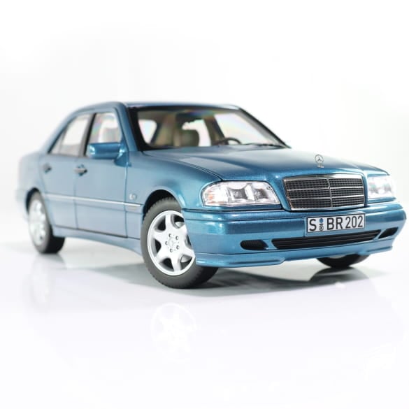 1:18 Modellauto C 200 W202 Limousine blau Original Mercedes-Benz | B66040704 1:18 Modellauto C 200 W202 Limousine blau Original Mercedes-Benz | B66040704