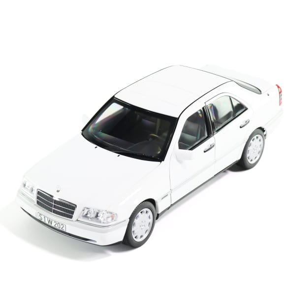 1:18 Modellauto C 200 W202 Limousine Weiß Original Mercedes-Benz | B66040703 1:18 Modellauto C 200 W202 Limousine Weiß Original Mercedes-Benz | B66040703