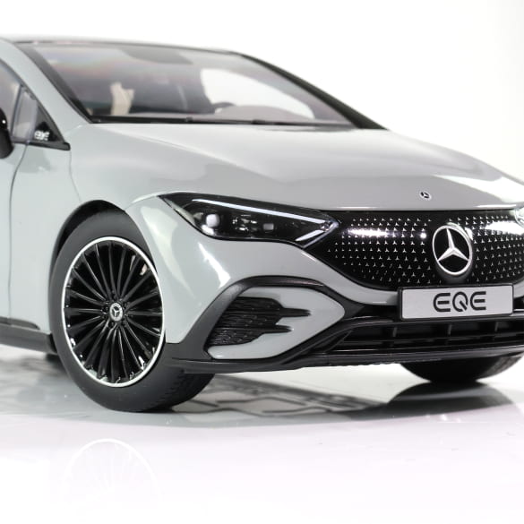 1:18 Modellauto EQS V297 AMG Line alpingrau uni Original Mercedes-Benz | B66961109 1:18 Modellauto EQS V297 AMG Line alpingrau uni Original Mercedes-Benz | B66961109