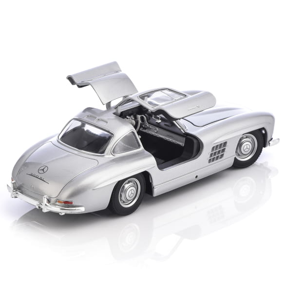 1:24 Modellauto 300 SL W198 Flügeltürer silber Original Mercedes-Benz | B66056163 1:24 Modellauto 300 SL W198 Flügeltürer silber Original Mercedes-Benz | B66056163
