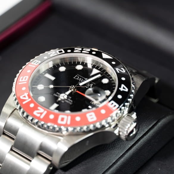 DAVOSA Ternos Professional GMT 42 mm Lünette schwarz rot Herrenuhr