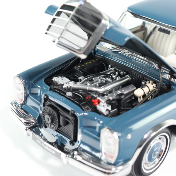 1:18 Modellauto 600 Pullmann W100 (1963 - 1991) blau Original Mercedes-Benz | B66040707 1:18 Modellauto 600 Pullmann W100 (1963 - 1991) blau Original Mercedes-Benz | B66040707