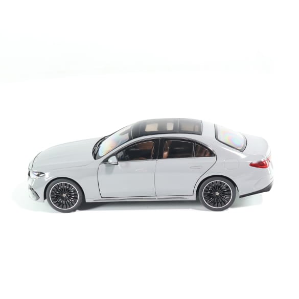 1:18 scale model car E-Class W214 sedan Alpine grey uni Genuine Mercedes-Benz | B66961119 1:18 scale model car E-Class W214 sedan Alpine grey uni Genuine Mercedes-Benz | B66961119