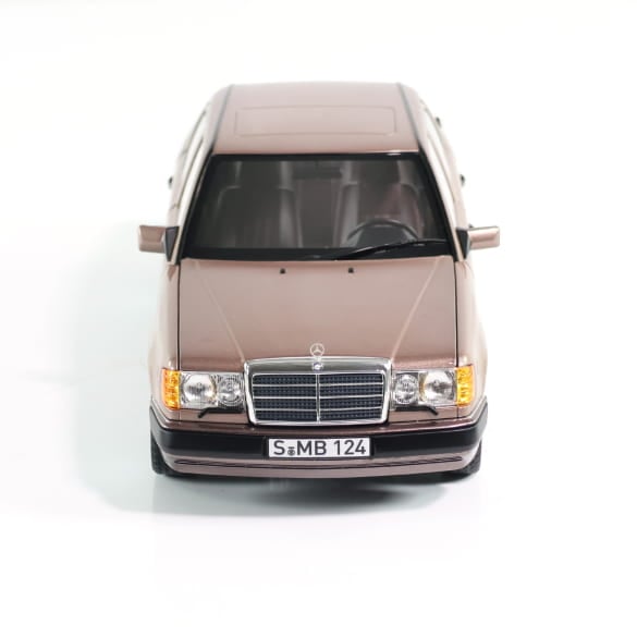 1:18 scale model car 230 E-Class W124 Tulipwood Genuine Mercedes-Benz | B66040697 1:18 scale model car 230 E-Class W124 Tulipwood Genuine Mercedes-Benz | B66040697