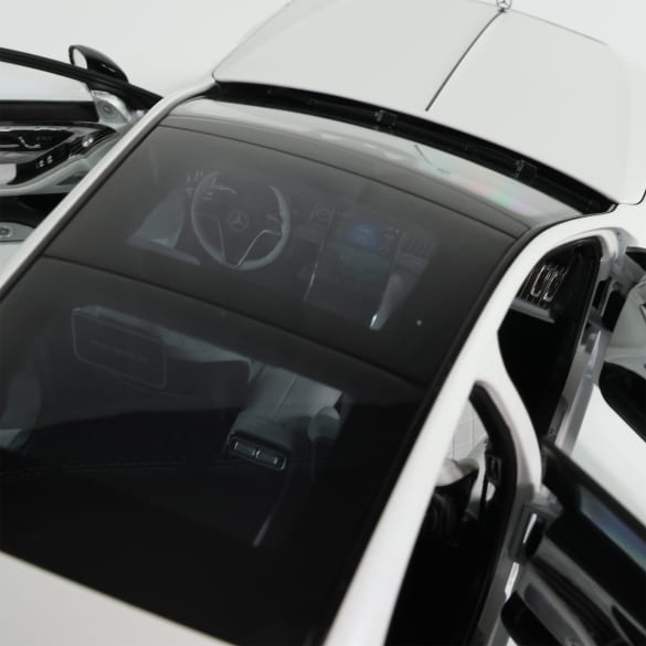 1:18 scale model car S 680 4MATIC X223 white Genuine Mercedes-Maybach | B66960666 1:18 scale model car S 680 4MATIC X223 white Genuine Mercedes-Maybach | B66960666