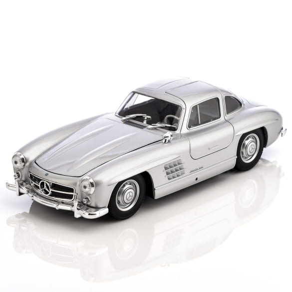 1:24 model car 300 SL W198 gull-wing door silver Genuine Mercedes-Benz | B66056163 1:24 model car 300 SL W198 gull-wing door silver Genuine Mercedes-Benz | B66056163