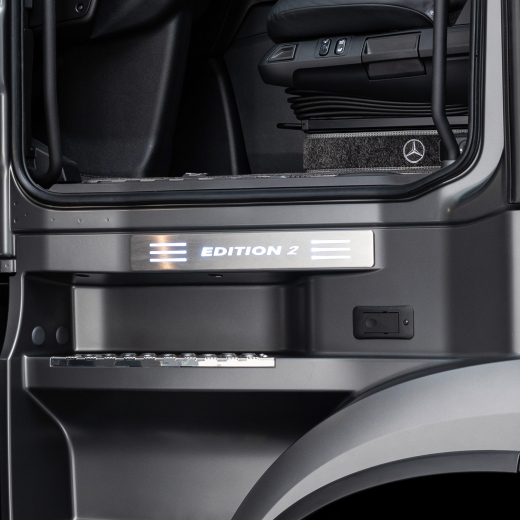 Actros 5 instapembleem Editie 2 verlicht | B67520268