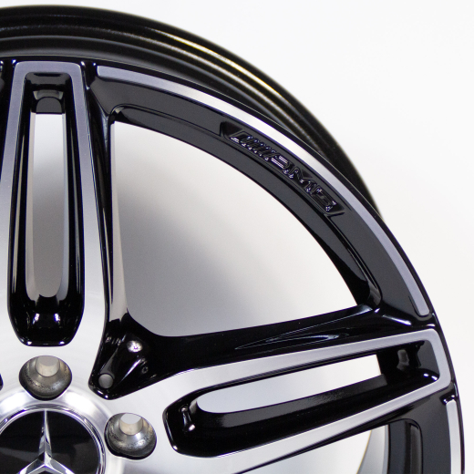Jeu de jantes AMG 18 pouces 5 doubles branches en noir CLA C117 Original Mercedes-Benz | A17640107007X23-Satz