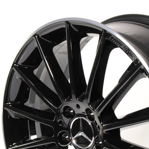 Set di cerchi AMG a molte razze da 19 pollici CLA C118/X118 originale Mercedes-Benz nero lucido | A17740116007X72-118