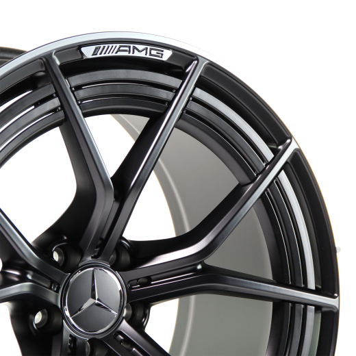 Set cerchi AMG 21 pollici razze incrociate | A2904000300/0100