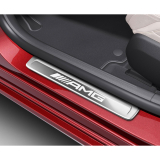 Couvre-cache interchangeable AMG pour seuils de porte argent/blanc code U25 Classe C 206 Mercedes-AMG d'origine