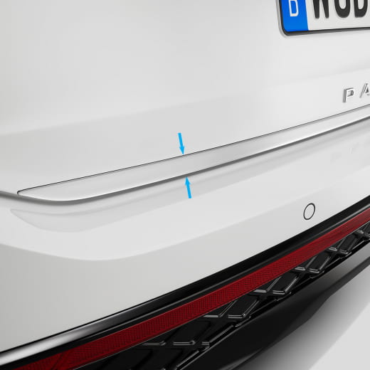 Baguette de protection hayon Passat B9 aspect chrome Original Volkswagen | 3J0071360