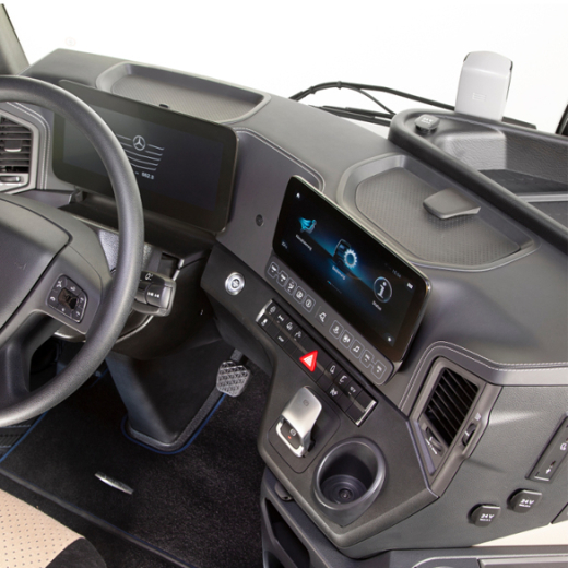 Salpicadero forrado en cuero Actros 5 retrofit original Mercedes-Benz | Actros5-Cockpit