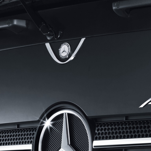 Cornice logo Mercedes-Benz sotto il parabrezza | B67520196