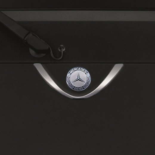 Cornice logo Mercedes-Benz sotto il parabrezza | B67520196
