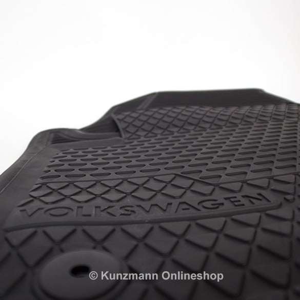 Original Volkswagen Touran rubber floor mat set. | 1T1061500A 82V