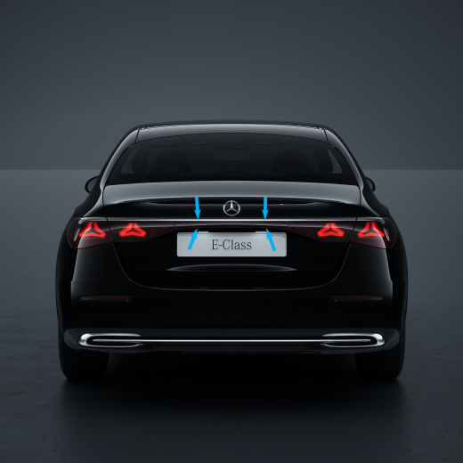 LED Rückleuchte Heckleuchte Mitte Heckklappe E-Klasse Limousine W214 | A2149060401