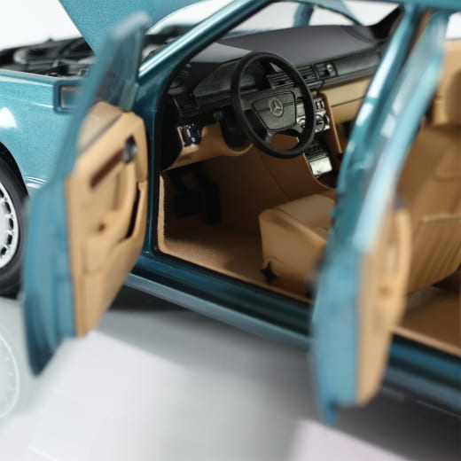Modellino auto 1:18 230 Classe E W124 berlino Original Mercedes-Benz | B66040698