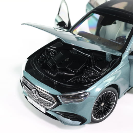 Modellino auto 1:18 Classe E W214 berlina verde argento Original Mercedes-Benz | B66961118