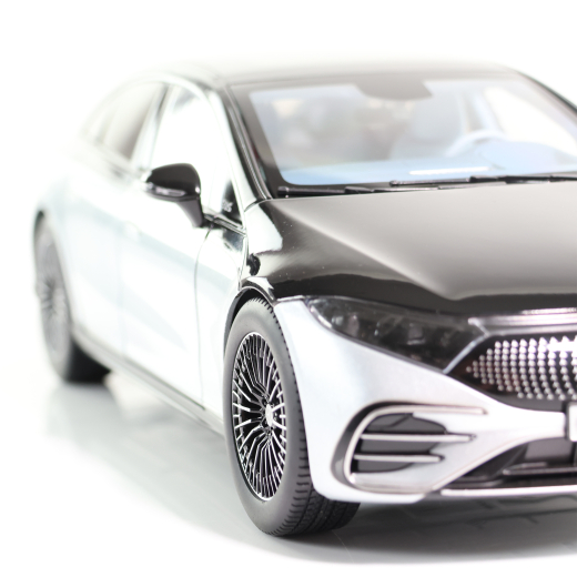 Modellino auto 1:18 Mercedes-Benz EQS AMG-Line V297 | B66960575