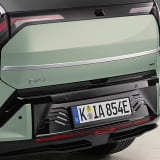 Moldura maletero portón trasero efecto aluminio cepillado Kia EV3 Original Kia