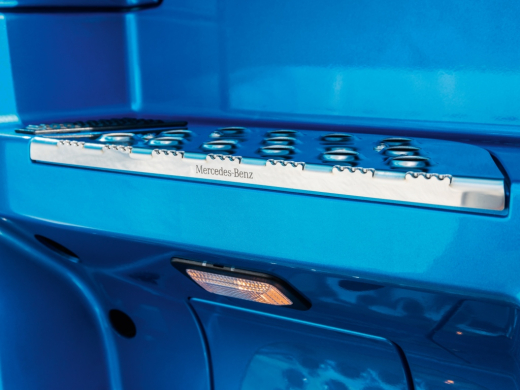 Gradini di accesso in acciaio inox Actros 5 Original Mercedes-Benz | B67520162