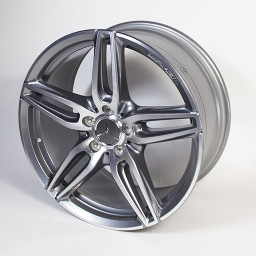Set di cerchi AMG 18 pollici a 5 doppie razze in grigio titanio CLA C117 Original Mercedes-Benz | A17640107007X21-Satz-AMG