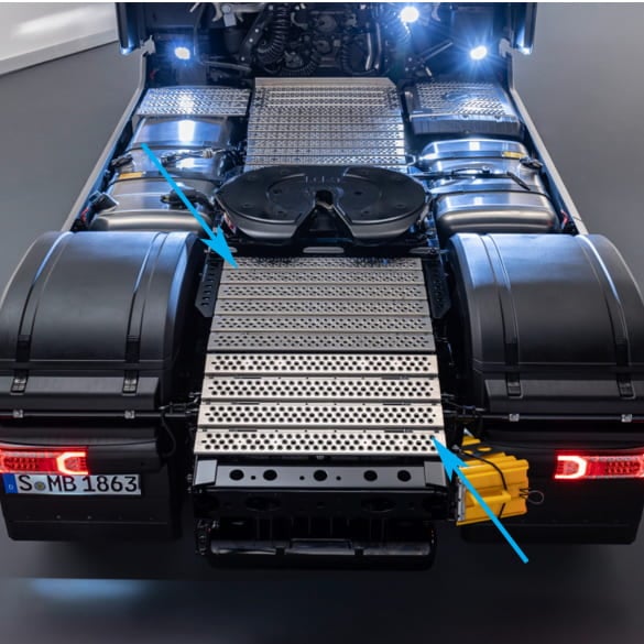 Running board behind fith wheel Original Mercedes Benz | B67520390