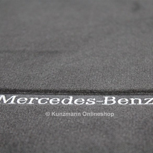 Tappetini auto in velours neri GLC X253 | Original Mercedes-Benz | A2536802802 9J74