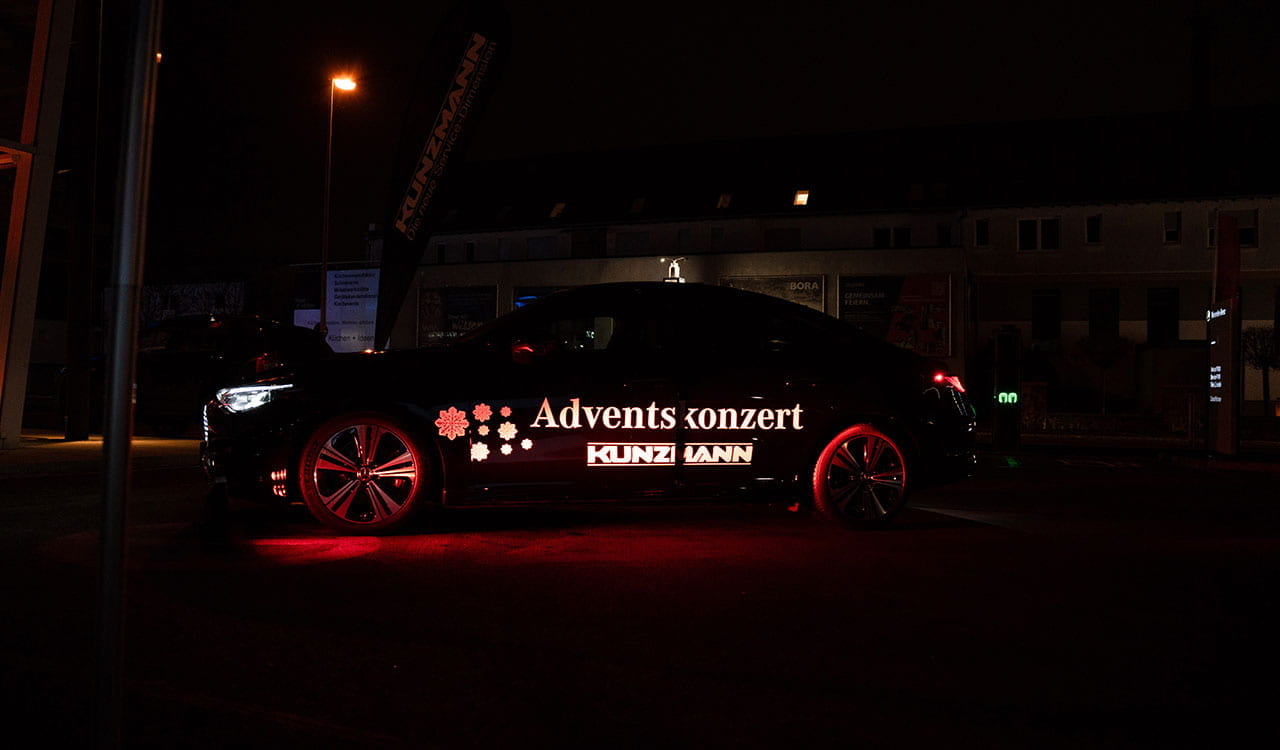 Seitliche Ansicht des CLA mit Aufdruck ,,Adventskonzert"