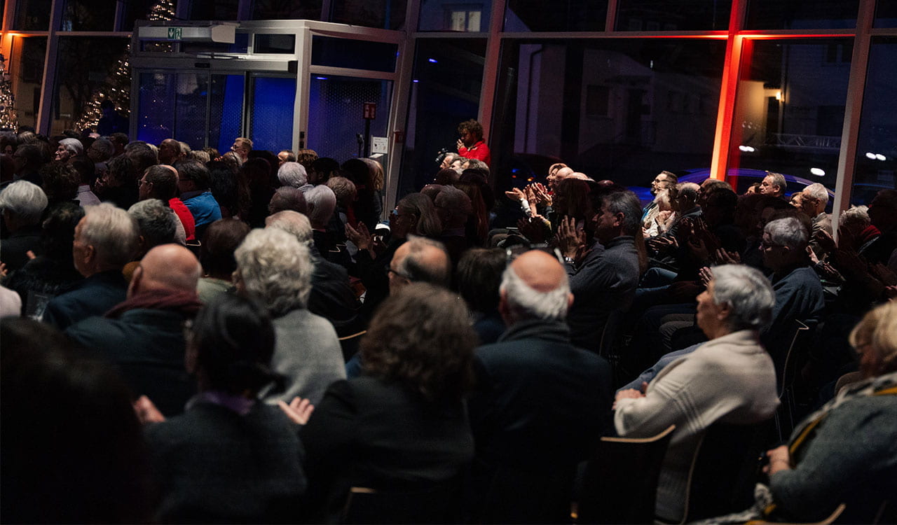 Applaudierendes Publikum beim Kunzmann Adventskonzert 