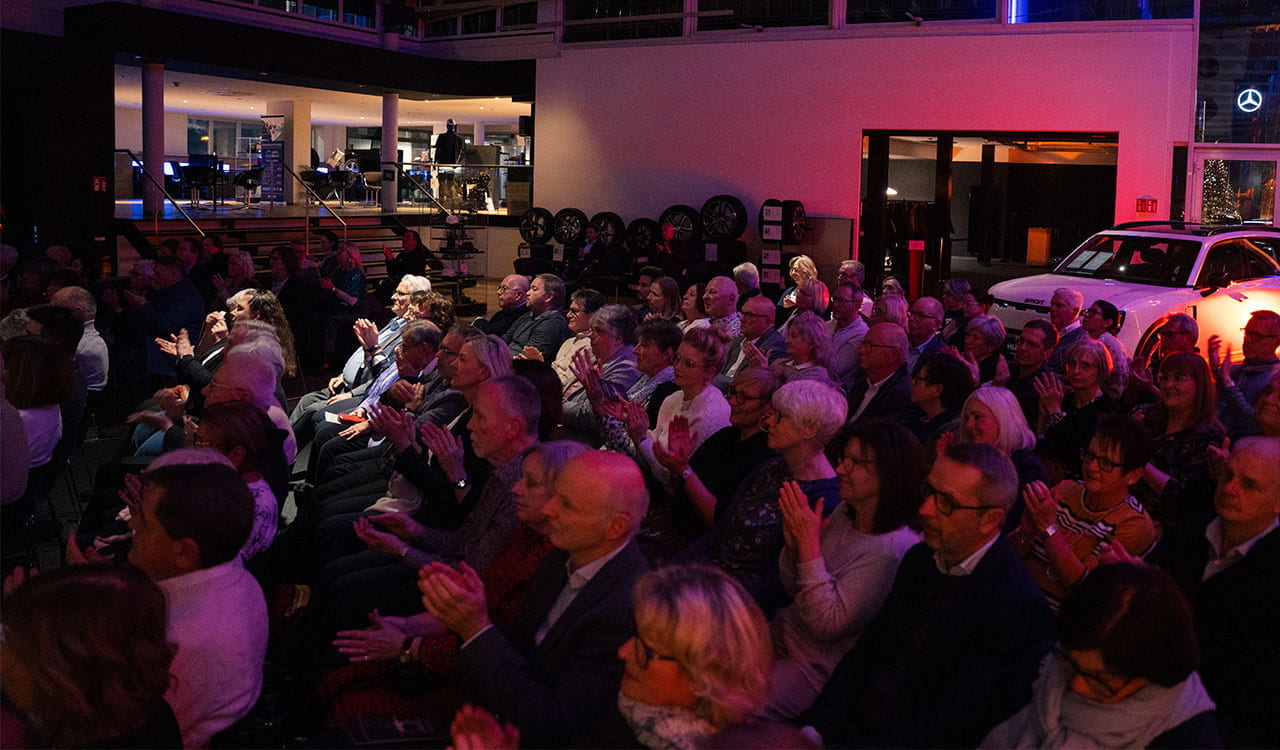 Applaudierendes Publikum beim Kunzmann Adventskonzert 