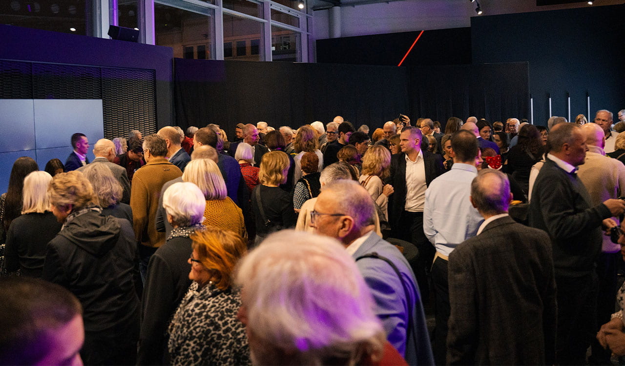 Gäste im Austausch nach dem Konzert 
