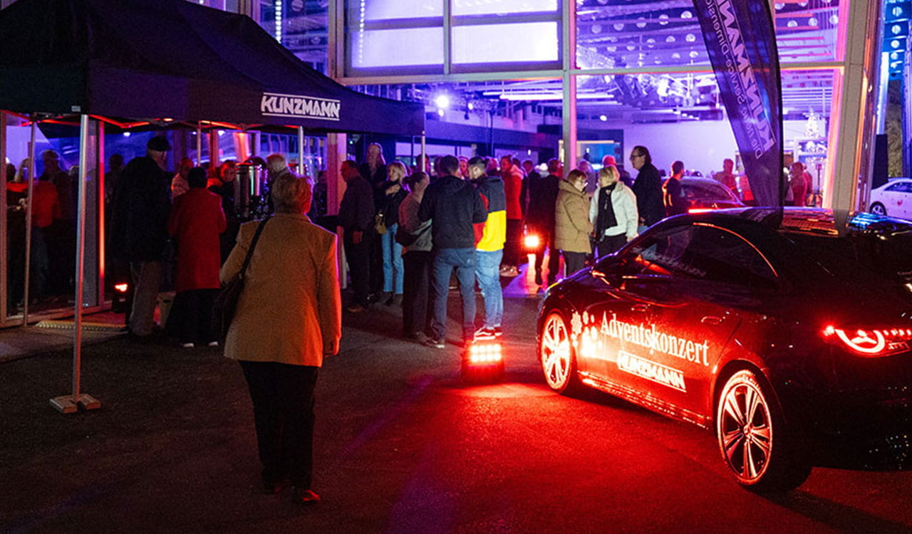 Gäste im Austausch nach dem Konzert 