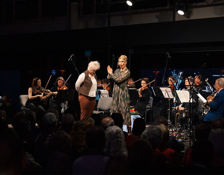 Beide Sängerinnen auf der Bühne 