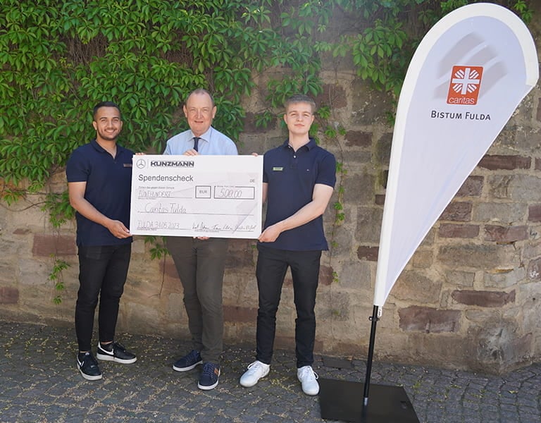 Weitere Spenden Weitere Spendenübergaben