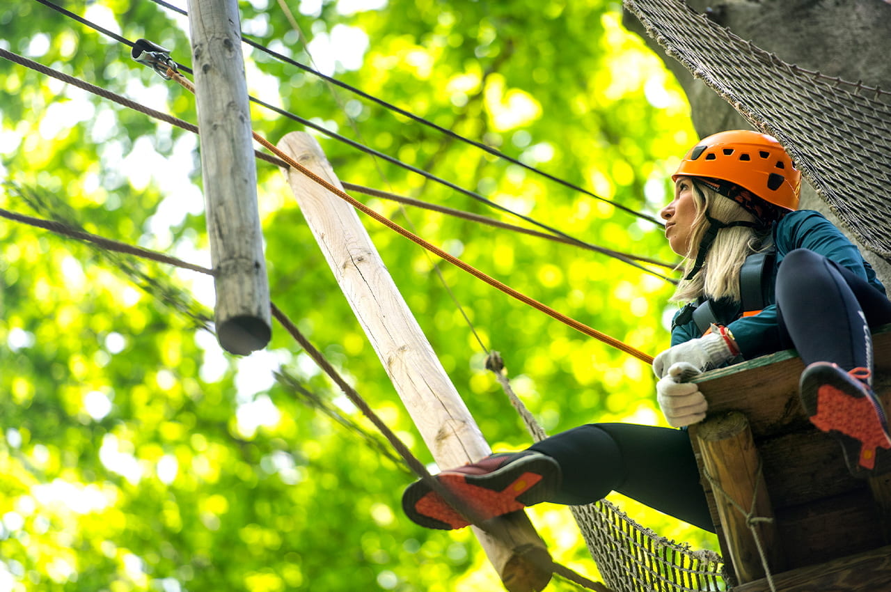 Lorraine Langer im Kletterpark