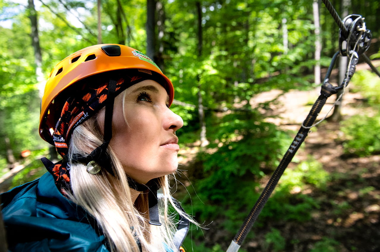Lorraine Langer im Kletterpark