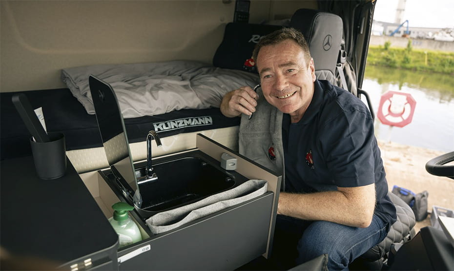 Letto e lavabo cabina di guida
