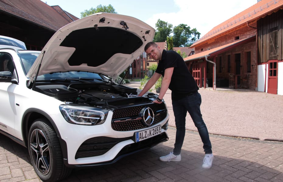 BU2-930x600 Mercedes-Benz GLC 300 e 4MATIC
