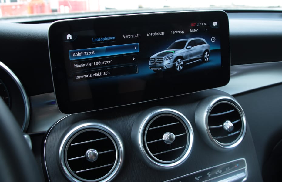 BU6_1-930x600 Mercedes-Benz GLC 300 e 4MATIC