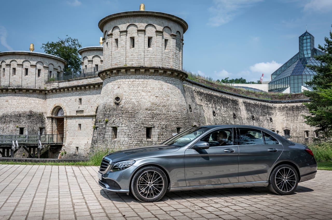 seitliche Ansicht der Mercedes-Benz C-Klasse Limousine 2018