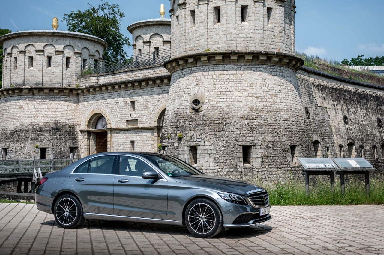 seitliche Ansicht der Mercedes-Benz C-Klasse Limousine 2018