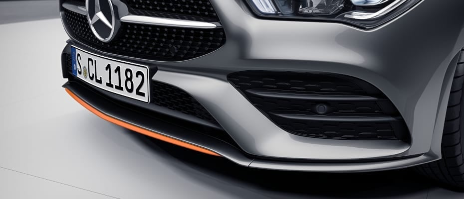 AMG Frontschürze mit farbigem Frontsplitter 