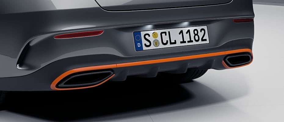AMG Heckschürze mit farbigen Zierelementen AMG Heckschürze mit farbigen Zierelementen